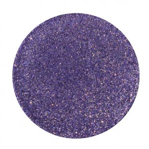 Яркие фиолетовые тени с блестками и перламутром.